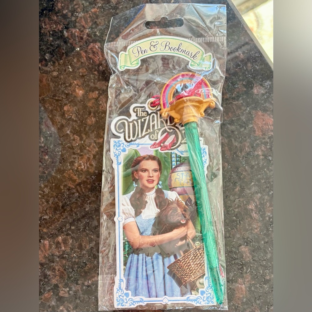 The Wizard of Oz Dorothy Pen and Bookmark Set